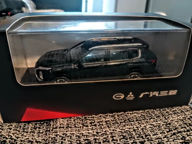 Miniatura Mitsubishi Outlander 2025 1/43