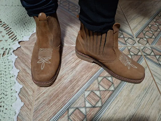 Botas country em couro marrom N°38 60 reais