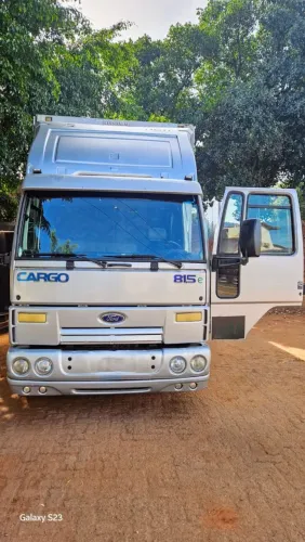 Ford cargo 815 E baú 