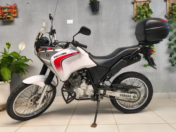 Tenere 250 - baixo km - excelente estado