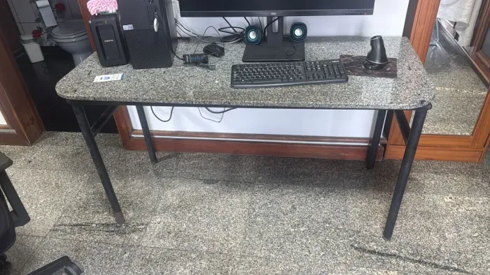 Mesa em granito...semi nova 