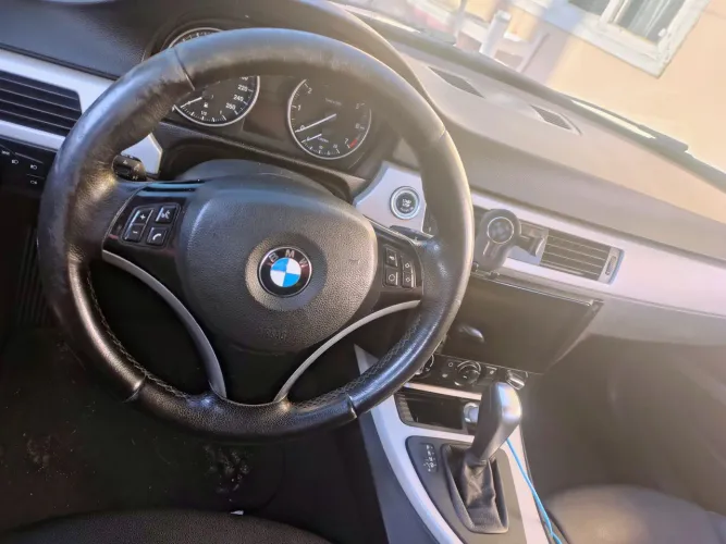 BMW 320I A 2010