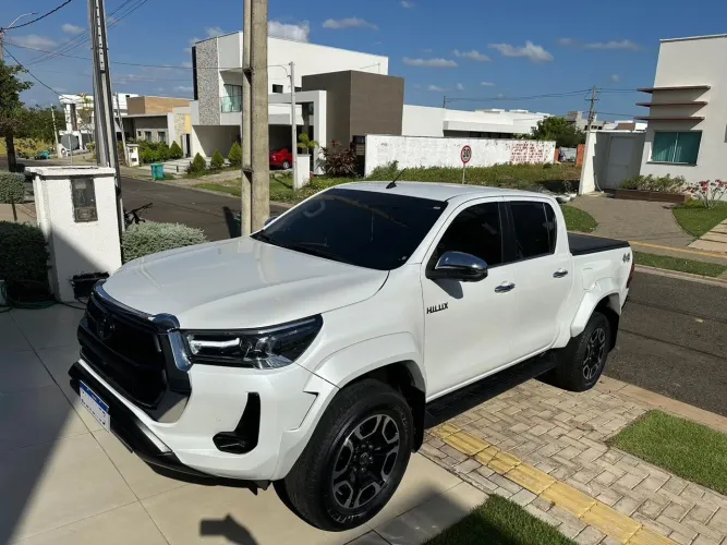Toyota Hilux CD SRX Plus 4X4 2.8 TDI Die. Aut. 2024