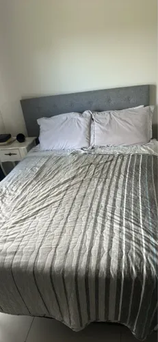 Cama queen com cabeceira