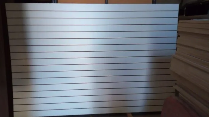 Painel expositor canaletado branco  em mdf preço promocional 