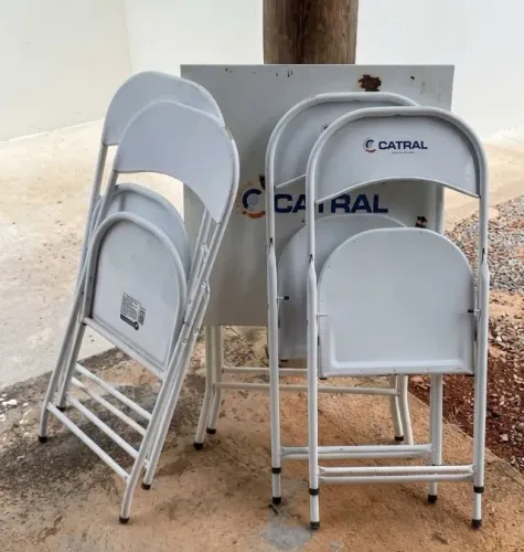 Jogo de mesa ferro c/cadeiras