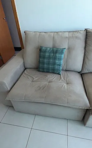 Sofá cinza suede de molas ensacadas