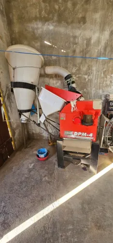 Vende-se Forrageira DPM-4