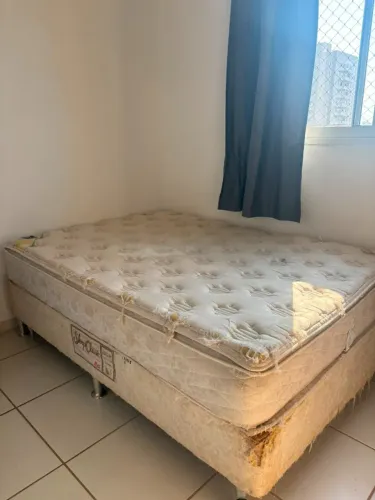 Cama box quenn - Castor