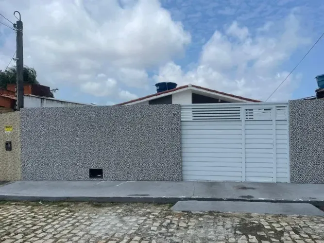 EXCELENTE CASA A VENDA TODA REFORMADA COM 3/4 E UMA SUÍTE NO PLANALTO
