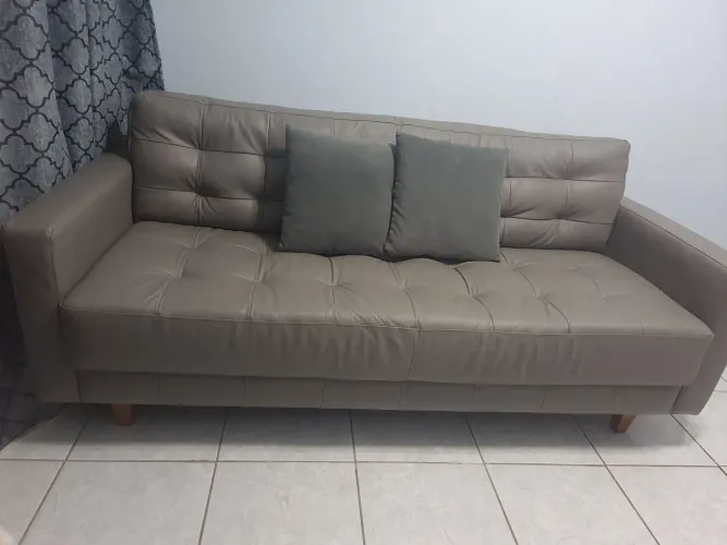 Sofá couro legítimo 3 lugares