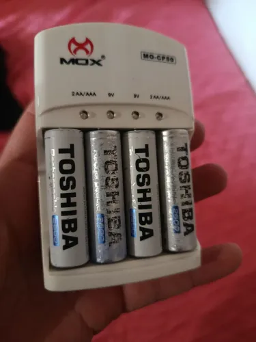 Pilhas Recarregáveis com Carregador