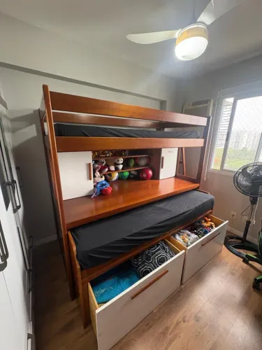 Cama bicama mesa de estudo com dois armários para guardar livros conforme fotos