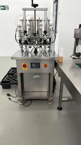 máquina semiautomática de enchimento de perfume a vácuo de 4 bicos da marca YETO