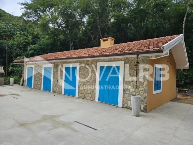 Sítio com 20.000 m² 2 suites master, lago, piscina aquecida, lareira, fogo de chão, churra