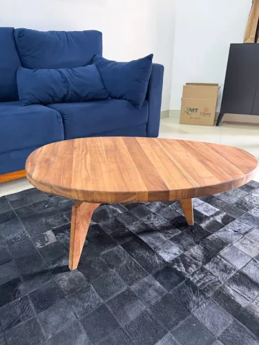 Mesa de centro em mogno africano