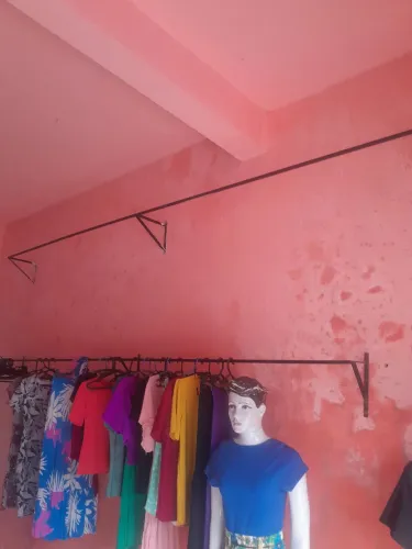 Arara suspensa de roupa (valor por unidade)