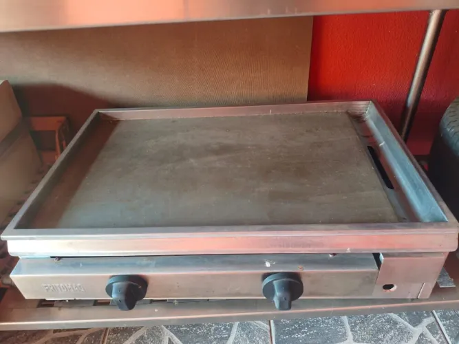Chapa Fritomaq, modelo comercial em aço inoxidável, tamanho 80 x 50 gás