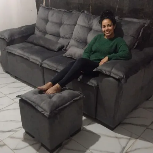 Sofá Retrátil Cinza com Puff
