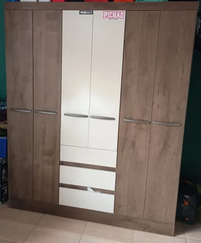 Guarda roupa 6 portas