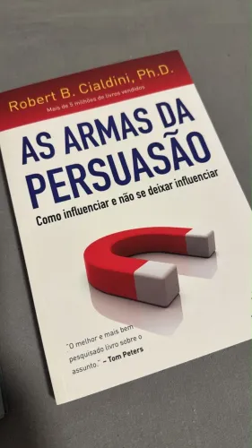 VENDO LIVRO ?As Armas da Persuasão - Robert Cialdini? - R$ 25