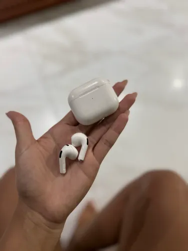 AirPods Apple