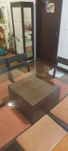 Vende-se mesa com 8 lugares tampo em vidro