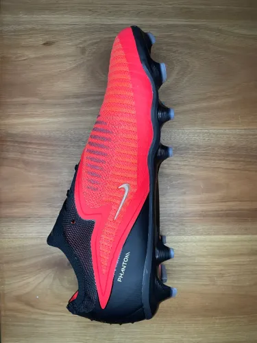 CHUTEIRA NIKE PHANTOM - NÚMERO 42