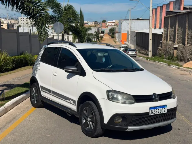 Volkswagen Crossfox 1.6 MI Total Flex 8V 5P 2012