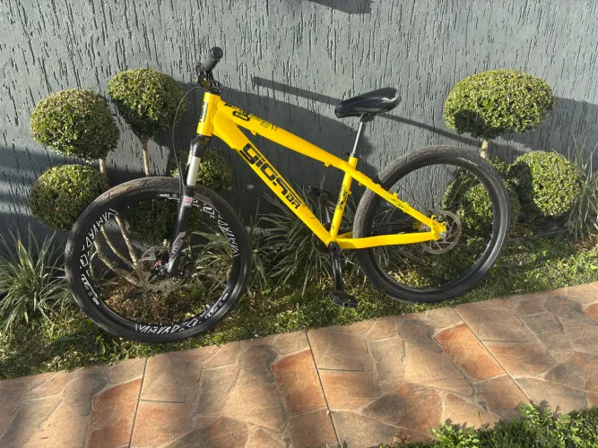 Quadro gios 2023 amarelo