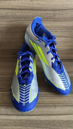 Chuteira F50 adidas campo