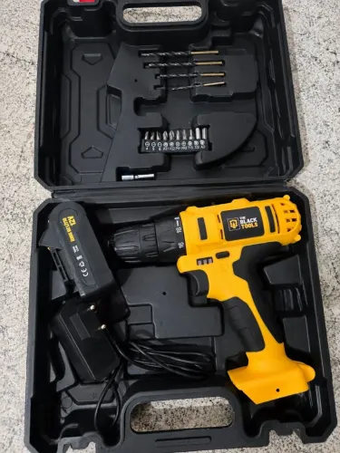 VENDO parafusadeira furadeira com nota fiscal, maleta, bateria12v, carregador, chave/broca
