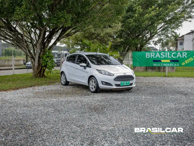 Ford Fiesta 1.6 16V Flex Aut. 5P 2016