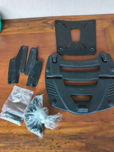 Base baú Givi Monokey acessório motocicleta 