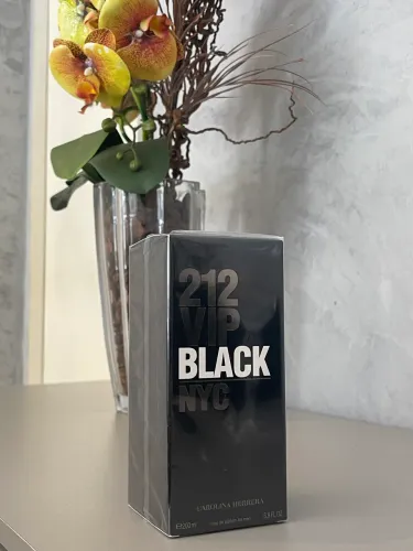 212 VIP BLACK NYC - Carolina Herrera (200ml) 
