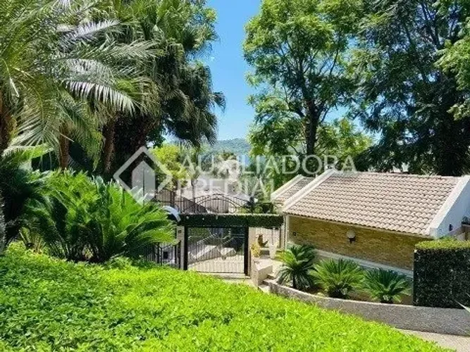 Tríplex com 3 suíte a venda na Lagoa da Conceição/SC.