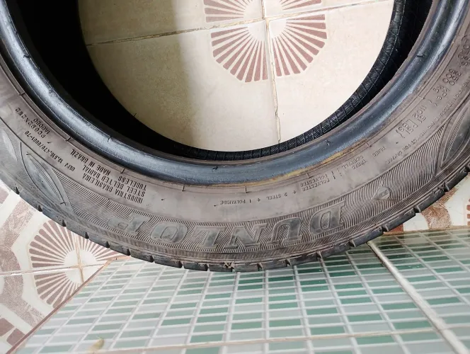 Vende-se Pneu . 250 R$ os dois
