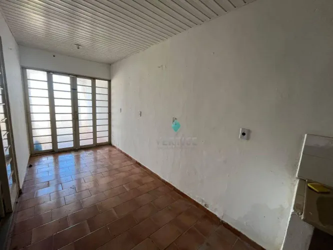 CASA COM EDÍCULA PARA LOCAÇÃO NO PARQUE INDUSTRIAL