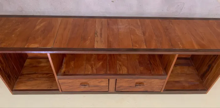 Conjunto de rack em madeira