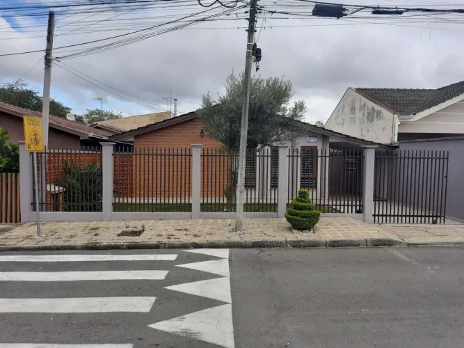 Casa 220m² com terreno de 438m² no Centro de Campo Largo
