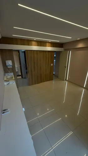 Sala comercial para locação semimobiliada com 33m2 no Edifício Infinity Corporate, Marco