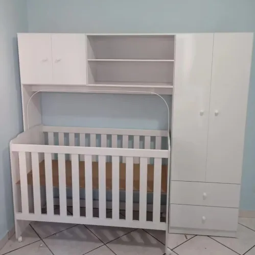 Guarda roupa e berço