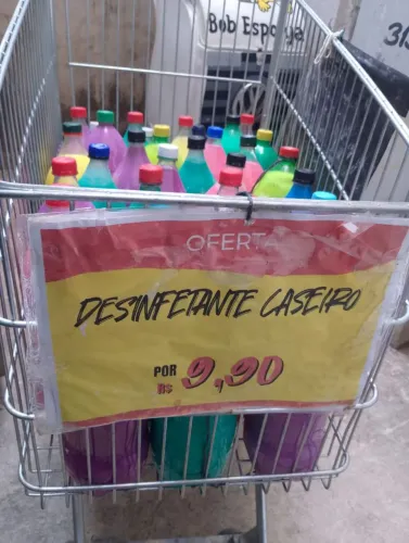 Vende-se Água Sanitária e Desinfetante Caseiro