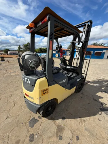 Empilhadeira Toyota 1.8T