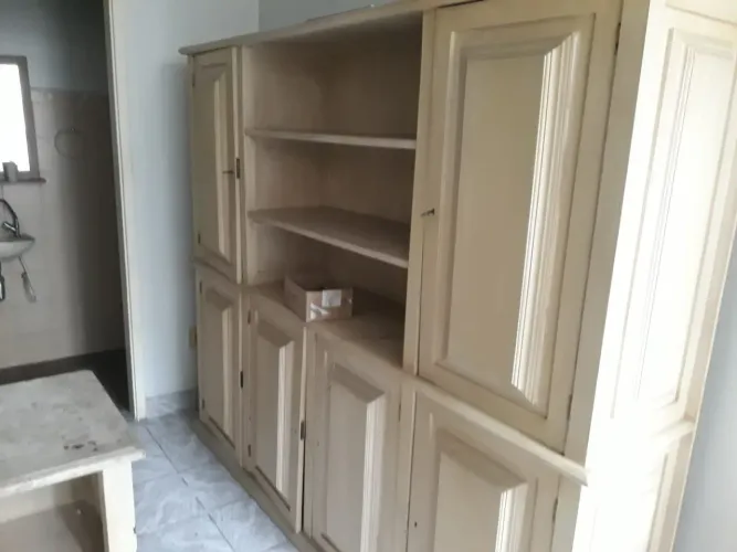 Estante com gavetas e armarios