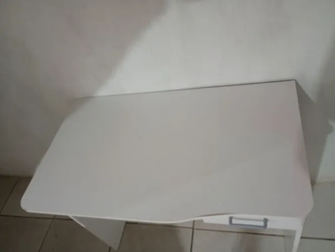 Escrivaninha semi nova