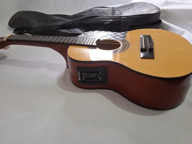 Cavaquinho hibrido vendo/ troco