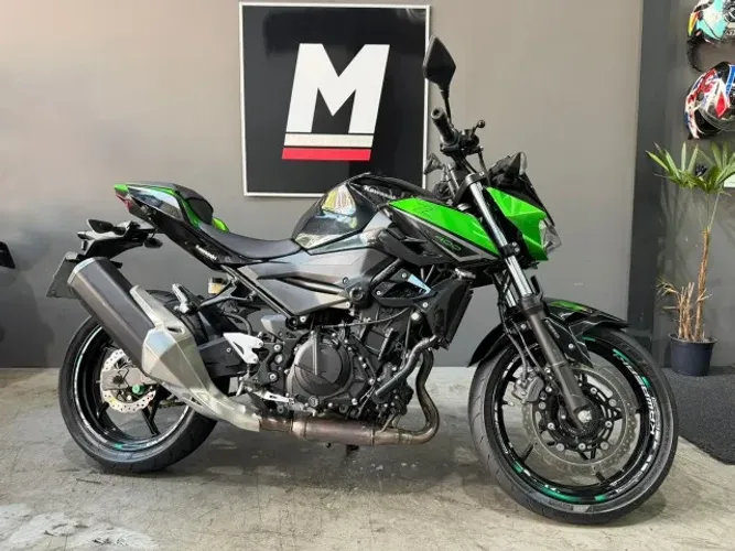 KAWASAKI Z400 2020 5.000km - Segundo dono - Baixíssima km - Revisada - Sem detalhes