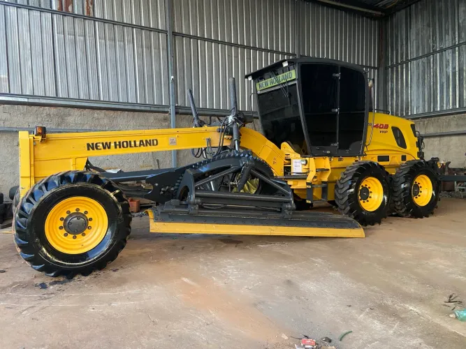 Motoniveladora New Holland RG140BVHP