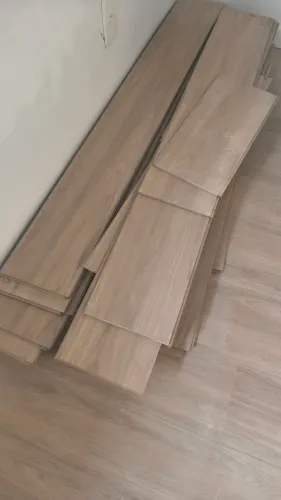 50m2 de piso vinílico cor Madeira